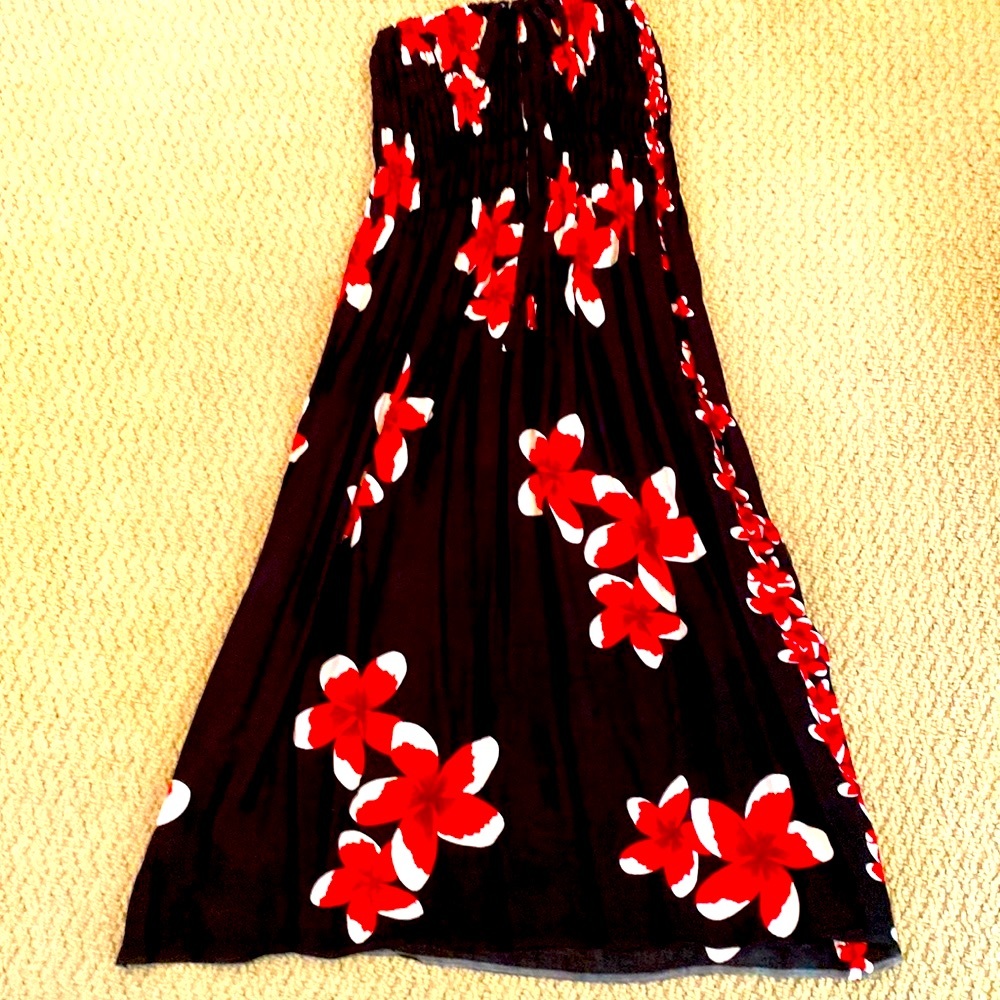 Beautiful Sundress red / black/ white dress MIDI / gathered bust. Comfortable